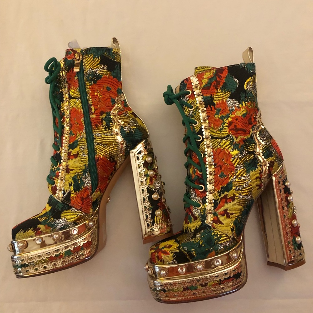 Azalea Wang Platform Boots Red Green Gold Tapestry Embellished Size 8.5 STUNNING